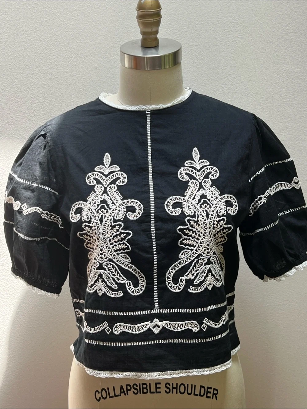 NEW - NEVER WORN Zara Black Top White Embroidered Size M, Slightly Cropped.